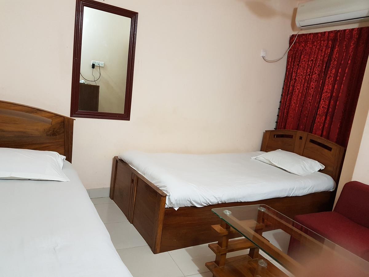 Hotel Diamond Park Dakhin Kattali Dış mekan fotoğraf