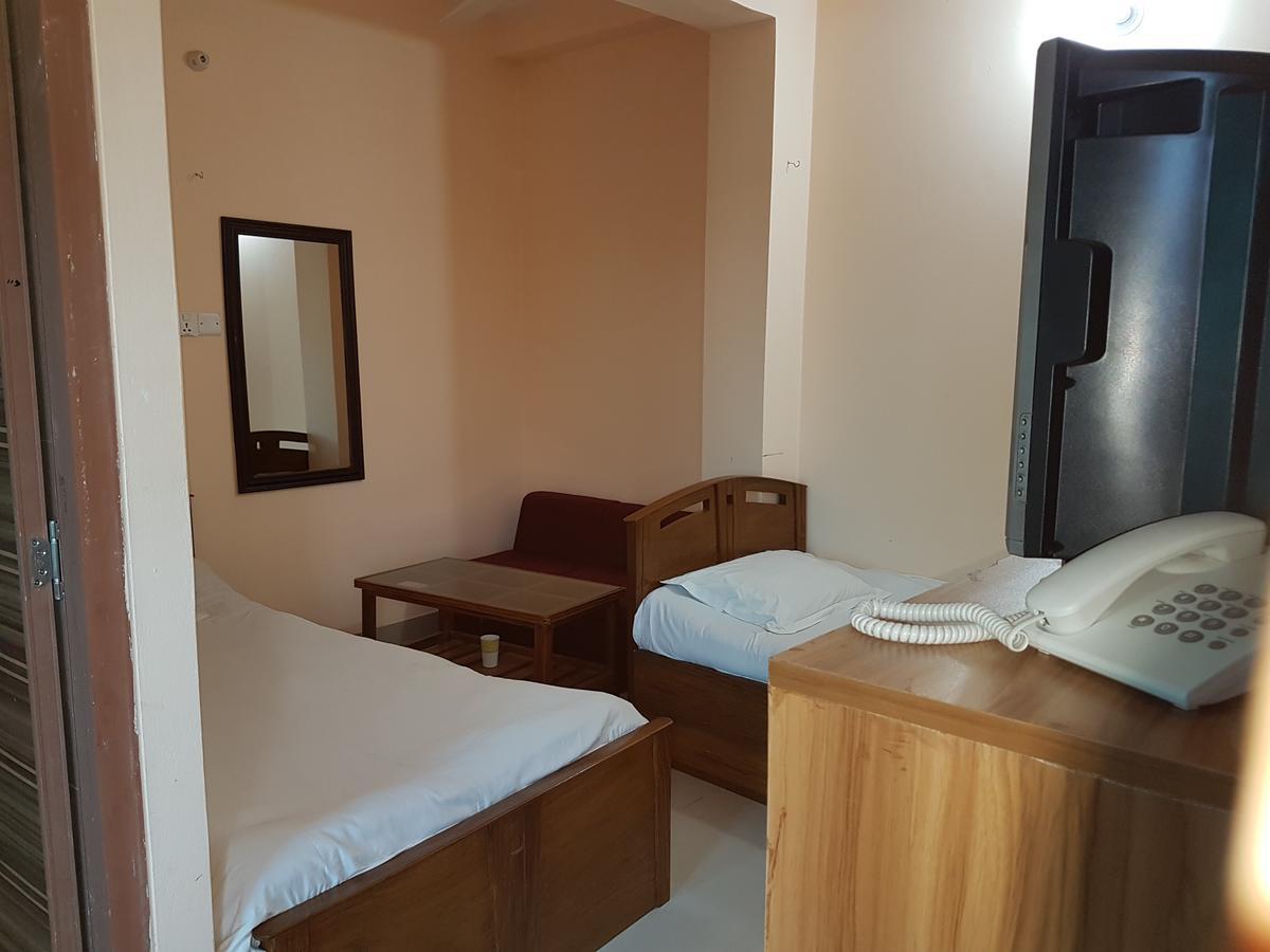 Hotel Diamond Park Dakhin Kattali Dış mekan fotoğraf