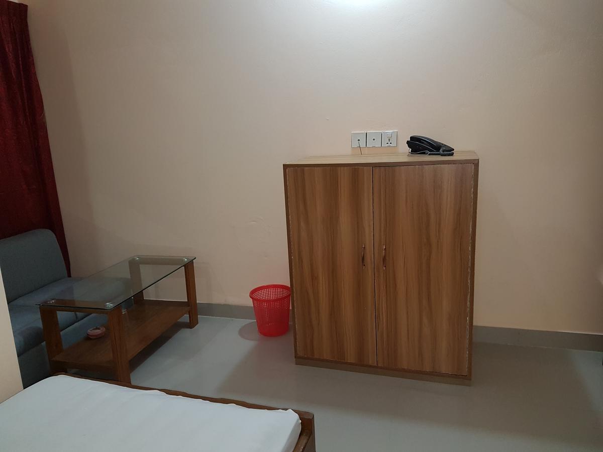 Hotel Diamond Park Dakhin Kattali Dış mekan fotoğraf