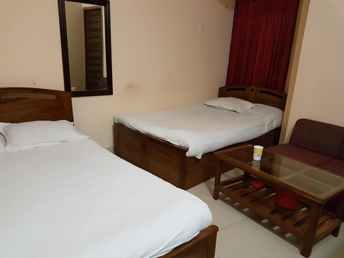 Hotel Diamond Park Dakhin Kattali Dış mekan fotoğraf